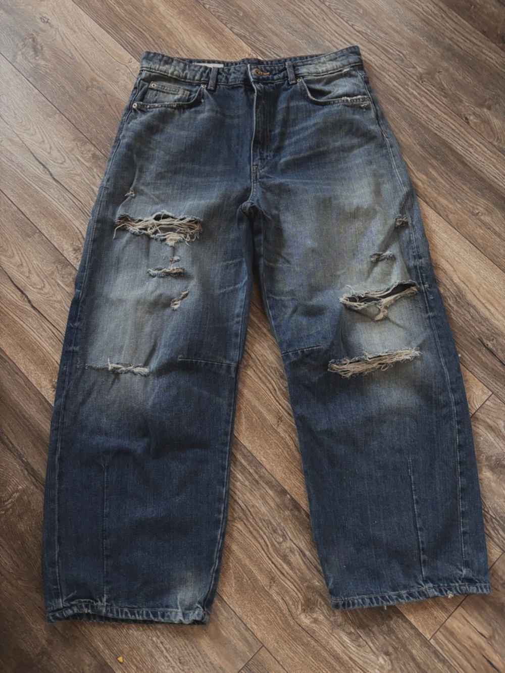 Zara Women’s Distressed Barrel Blue Jeans